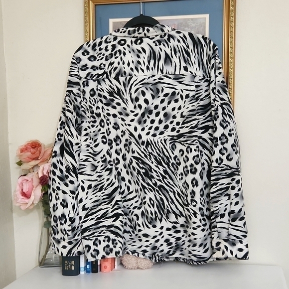 Animal Print Career Formal Blouse Size 14 Hidden Buttons Party Wedding Church - Picture 9 of 9